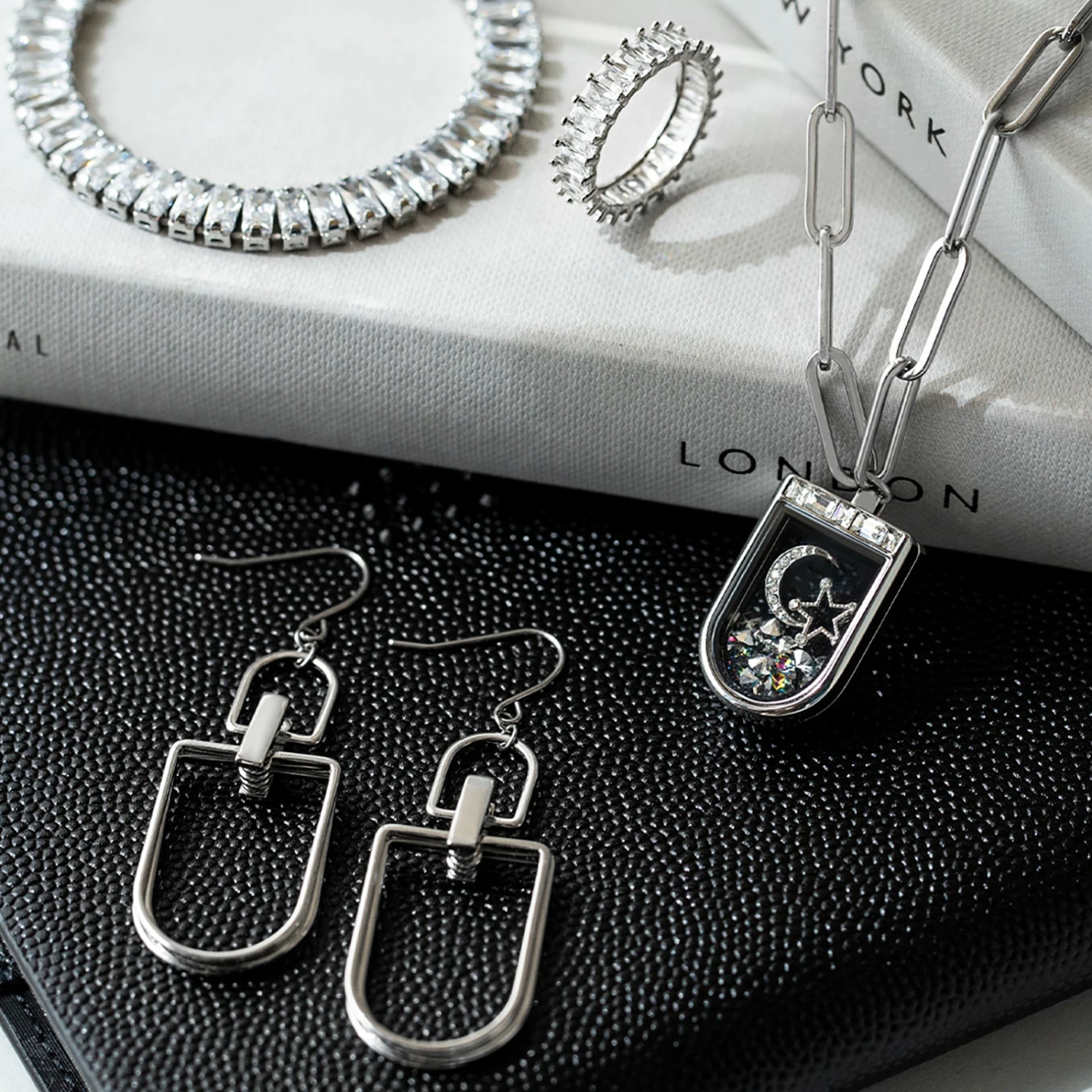 Promo ๐คฉ Origami Owl Silver U Shaped Dangle Drop Earrings ๐ 5 Promo ๐คฉ Origami Owl Silver U Shaped Dangle Drop Earrings ๐ - Image 3