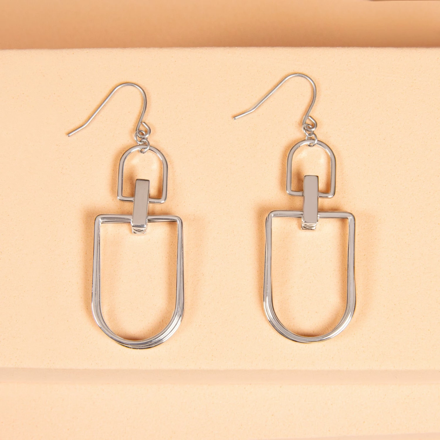 Promo ๐คฉ Origami Owl Silver U Shaped Dangle Drop Earrings ๐ 3 Promo ๐คฉ Origami Owl Silver U Shaped Dangle Drop Earrings ๐