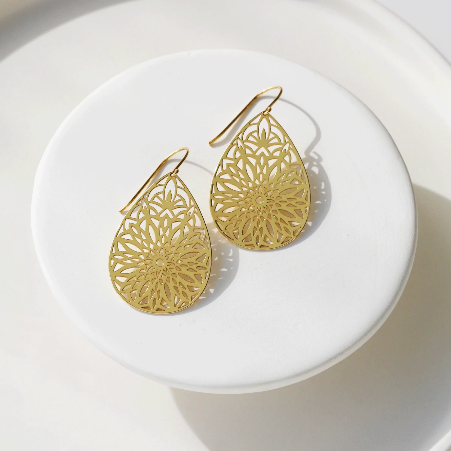 Flash Sale π Origami Owl Gold Filigree Dangle Earrings 𧨠4 Flash Sale π Origami Owl Gold Filigree Dangle Earrings 𧨠- Image 2